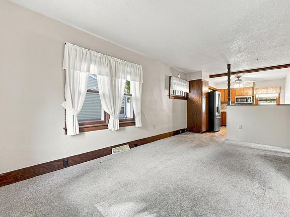 5th image of 922 27th St N