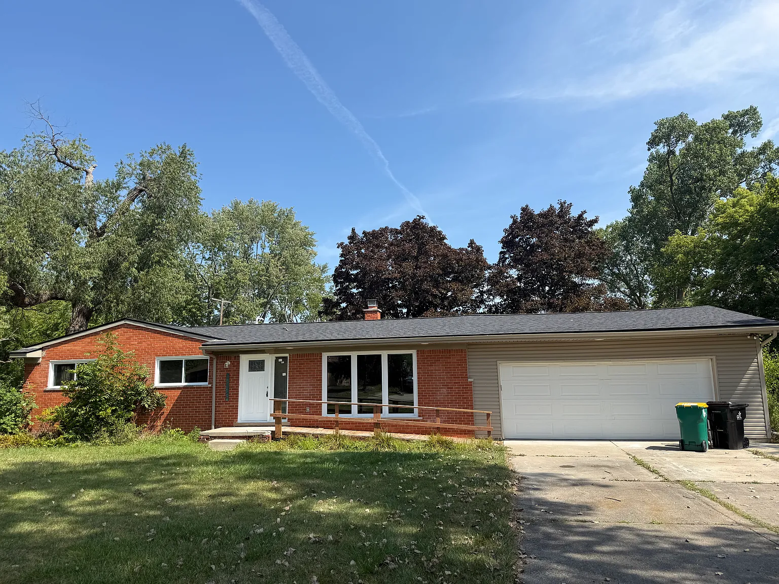 5 bed, 2212 sqft, $3,200 — Photo 1