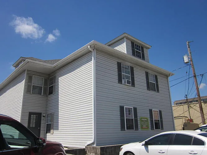 6 S Maple St #C