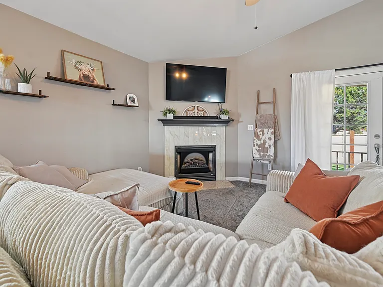4910 Hawk Meadow Dr — Photo 6