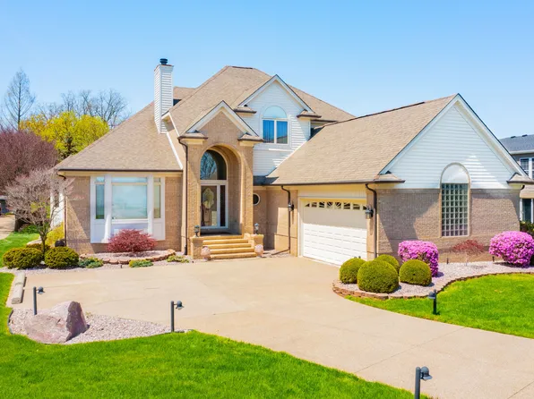 24390 E River Rd, Grosse Ile, MI 48138