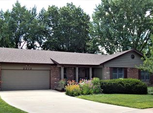 2212 White Cedar Ct, Chesterfield, MO 63017