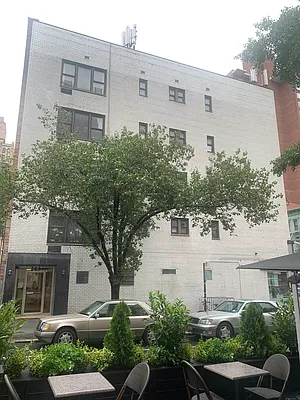 Rented by Foundation Real Estate | media 10