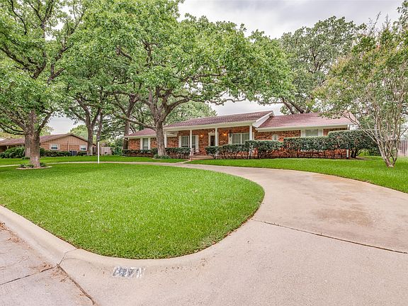 2nd image of 607 N Parkridge Dr