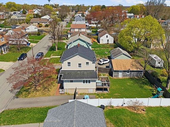 4th image of 90 Sweetbriar Ave