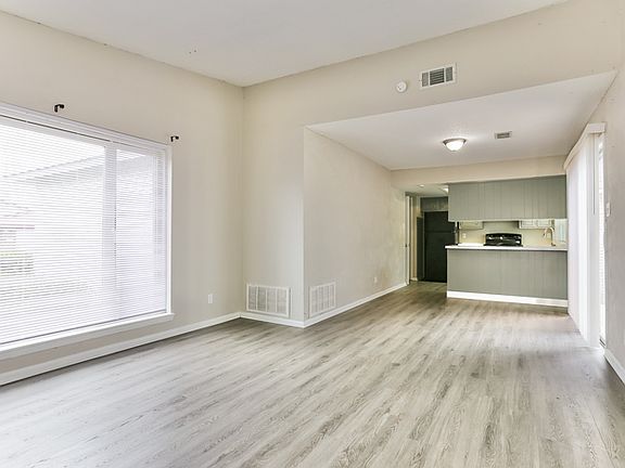 4th image of 9 Villas Dr