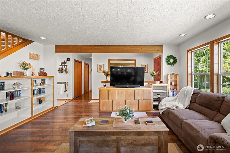 3rd image of 672 Walker Road