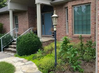 2004 Larkspur Dr, Murray, KY 42071