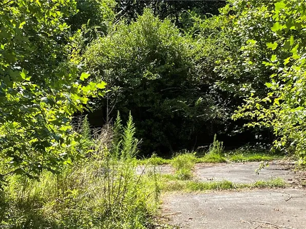 5450 Lake Woussicket Rd, Walnut Cove, NC 27052
