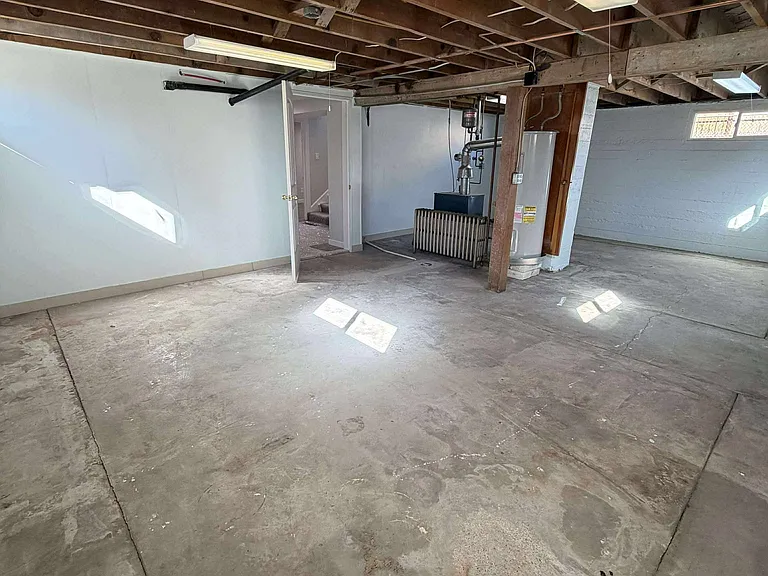 132 W Cedar St — Photo 15