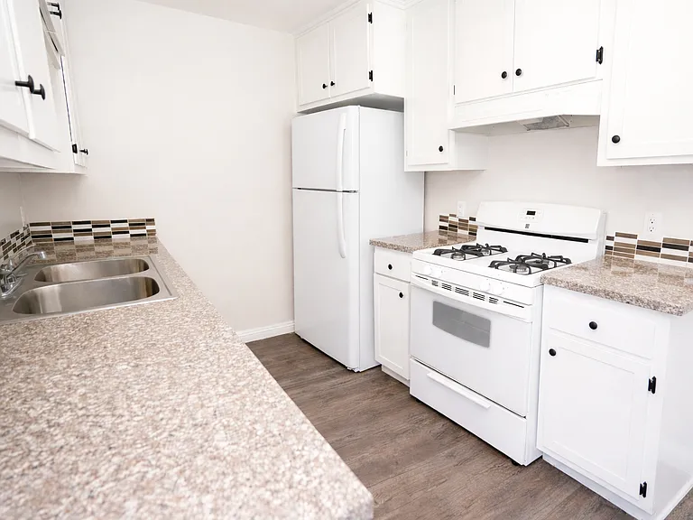 4571 N Figueroa St #21 — Photo 4
