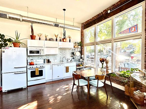 Great kitchen with electric stove, microwave, and garbage disposal