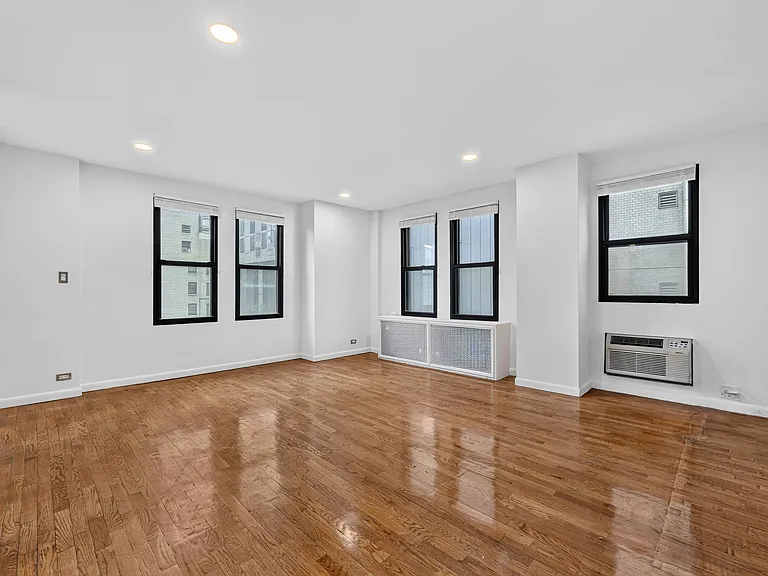 150 W 58th St #14E — Photo 4