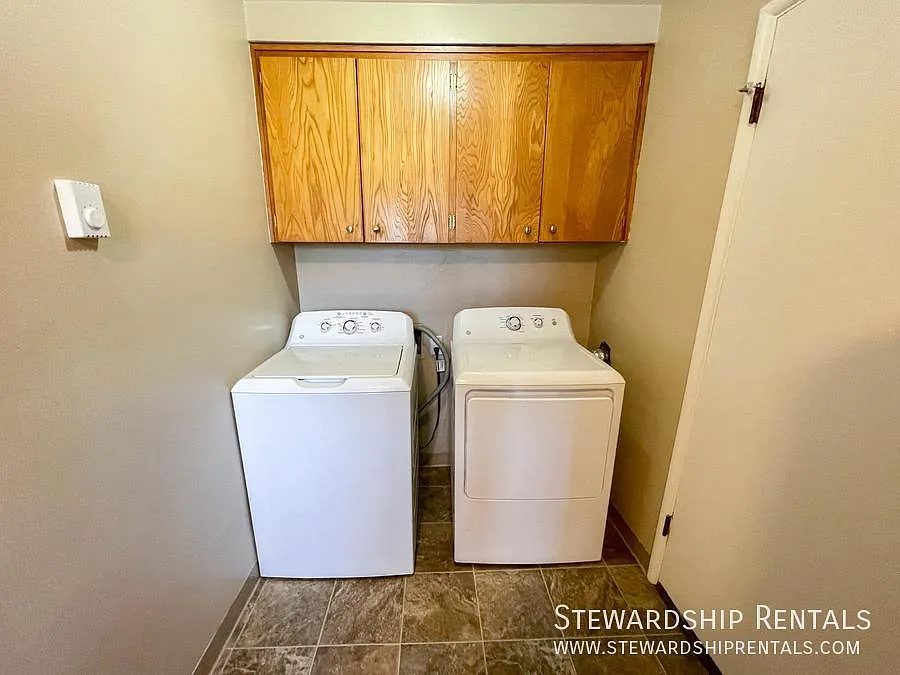 2 Bedroom Duplex in Eugene! — Photo 2