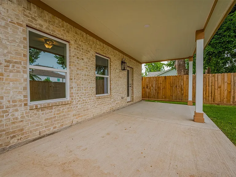 2206 Hoskins Dr — Photo 7