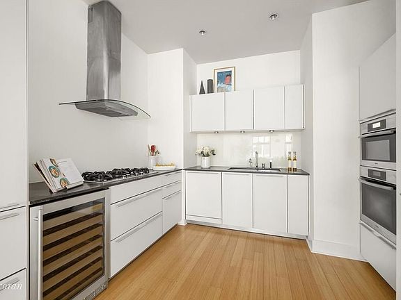 5th image of 415 Greenwich St APT 5E