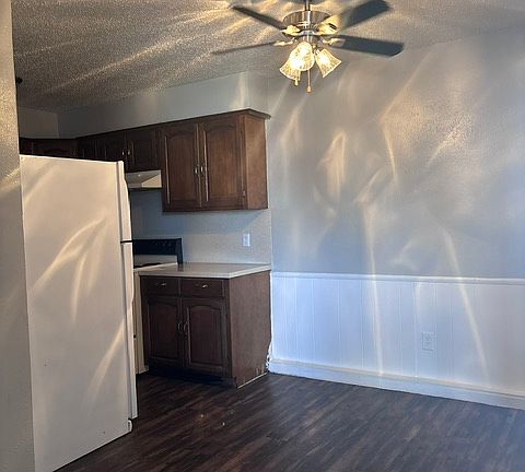 4th image of 4018 Holly Rd APT 9