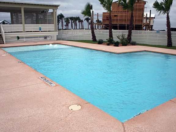 3rd image of 526 Paradise Pointe Dr