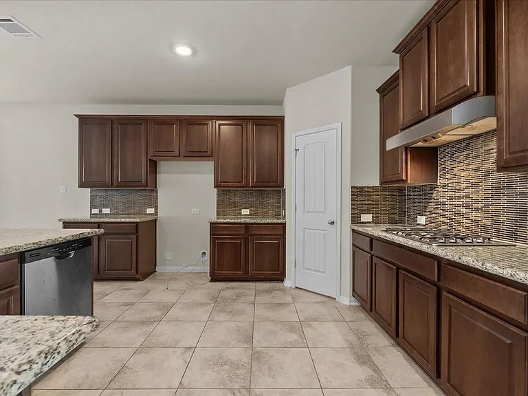 2246 Oakleaf Trail Ln — Photo 18