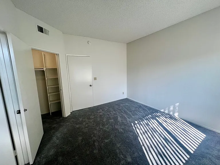 17806 Kinzie St. — Photo 9