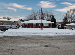 49221 S Meadowbrook Cir, East Liverpool, OH 43920