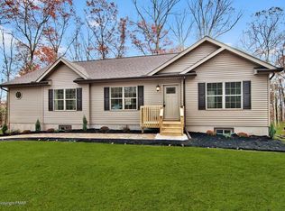 161 Rock Ledge Dr, Cresco, PA 18326