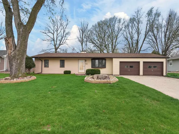 4317 Hillside Dr, Cedar Falls, IA 50613