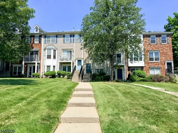 196 Sapphire Ln, Franklin Park, NJ 08823