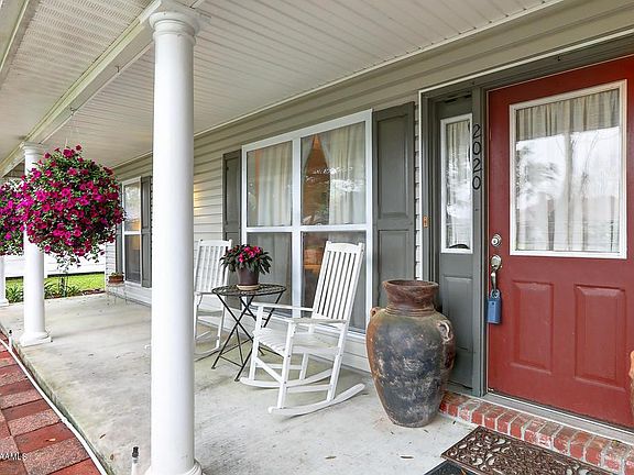 3rd image of 2020 Albert St