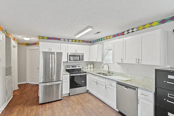 4 bed, 1800 sqft, $1,950 — Photo 2
