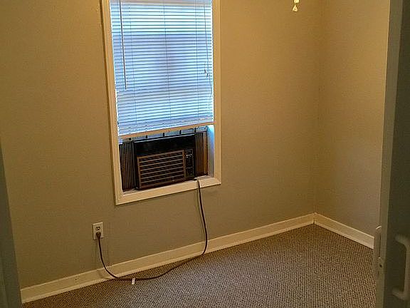 5th image of 4122 Elmwood St