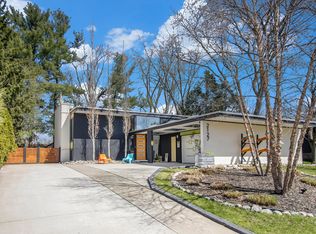 2127 Camelot Rd, Ann Arbor, MI 48104