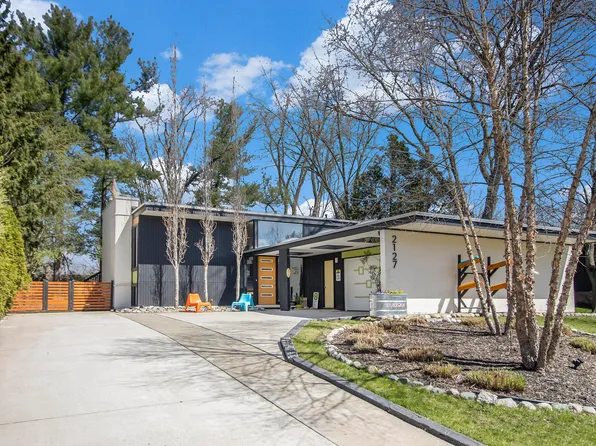 2127 Camelot Rd, Ann Arbor, MI 48104