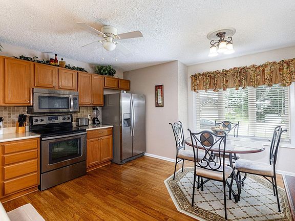 3rd image of 43 Thornhill Dr