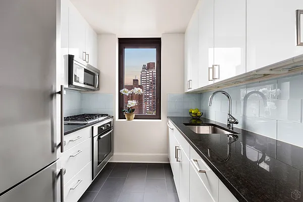 Sold by Halstead Real Estate | media 15