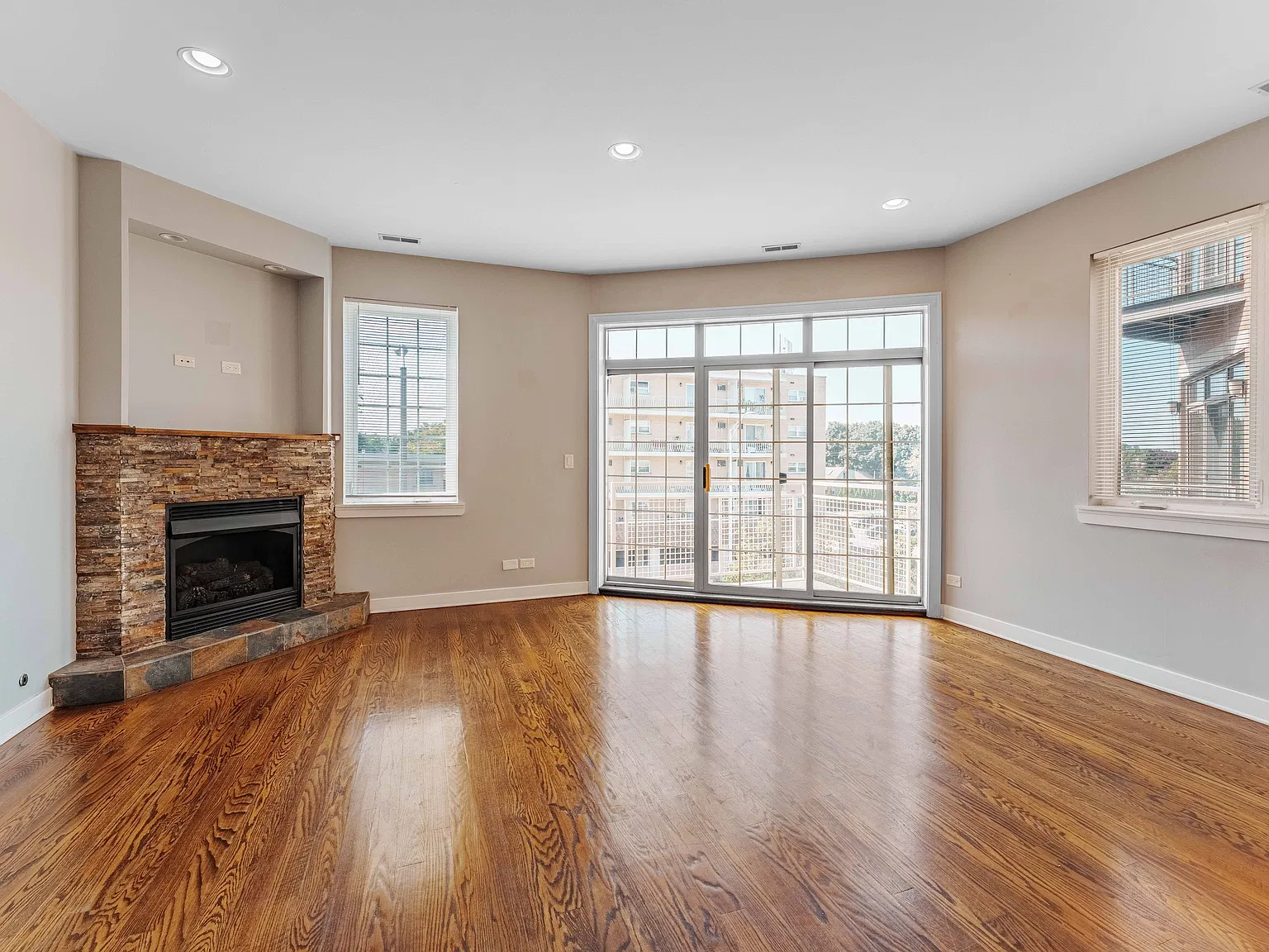 2 bed, 1200 sqft, $2,300 — Photo 2