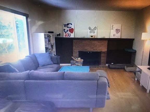 3rd image of 355 Christopher Ct