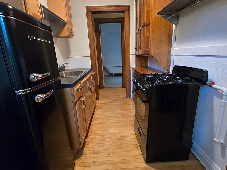 1 bed, 1.0 bath, 700 sqft, $1,095 — Photo 22