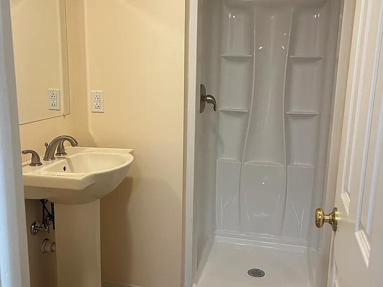 Hillcrest Cir — Photo 11