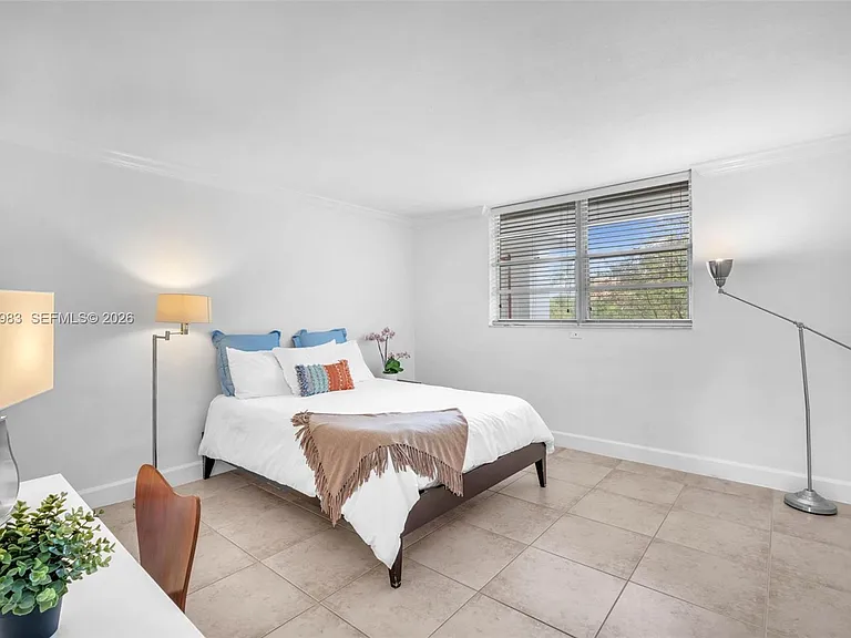 611 Ocean Dr #3E — Photo 8