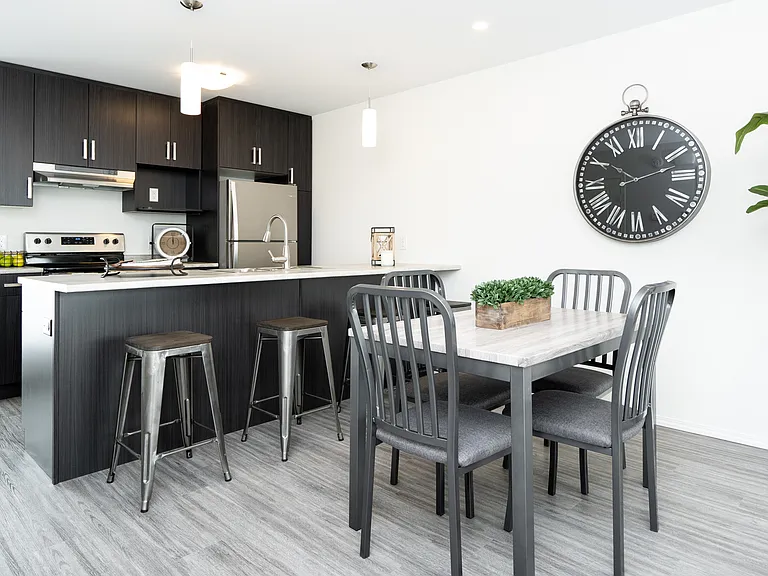 900 Vaughan Ave — Photo 10