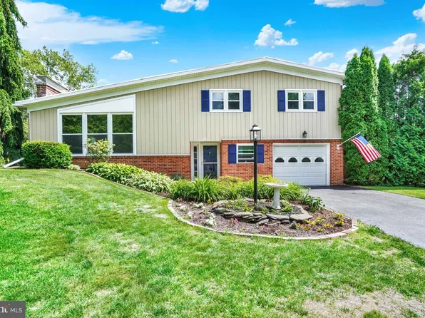 4158 Trowbridge Rd, York, PA 17402