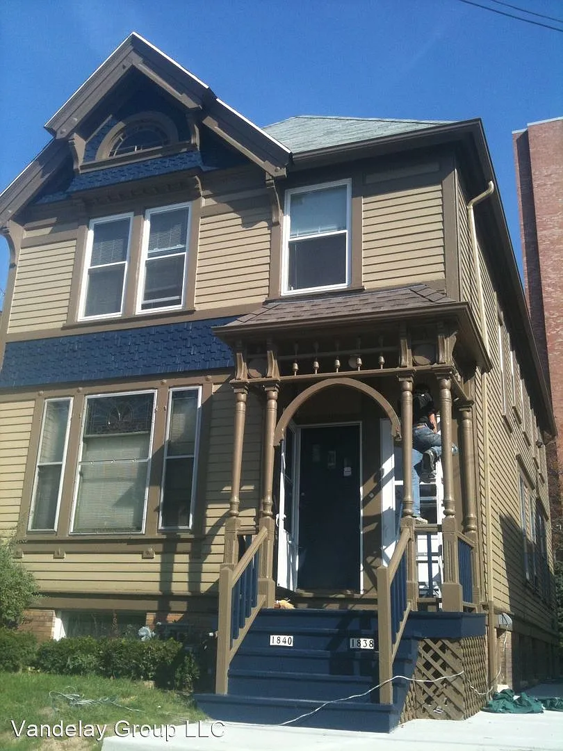 1838 N Warren Ave photo 1