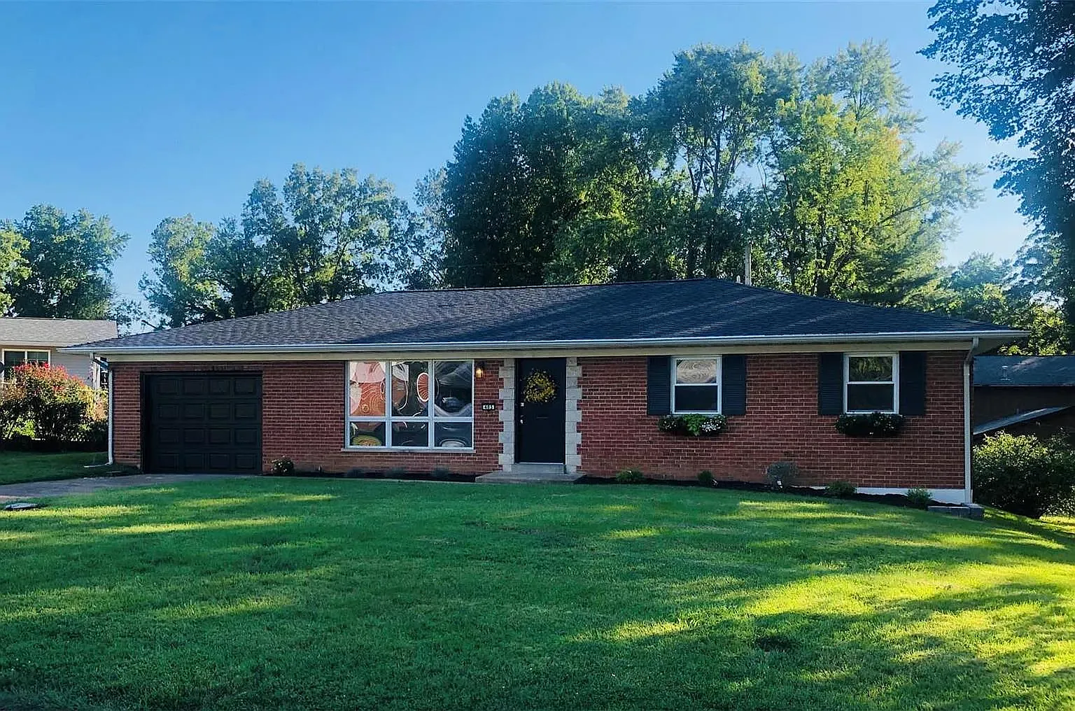 3 bed, 1.5 bath, 1370 sqft, $2,175 — Photo 1