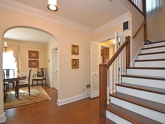 3rd image of 144 Eaton Dr