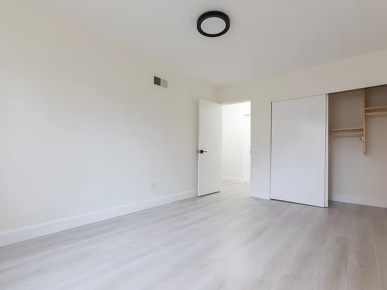 5128 Lindblade Dr — Photo 6
