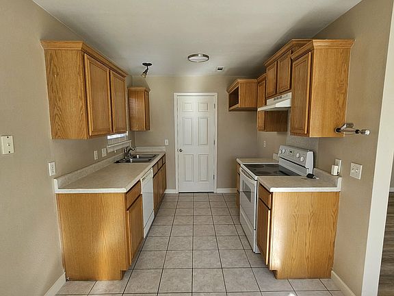 3rd image of 2505 SW Choctaw St