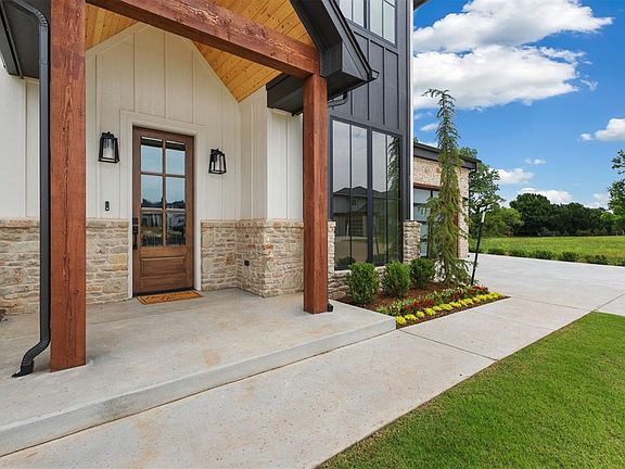 4th image of 2009 Colonial Way