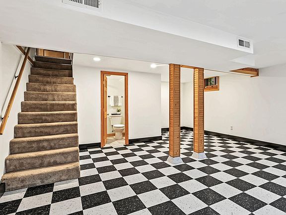 5th image of 4018 Monroe St NE
