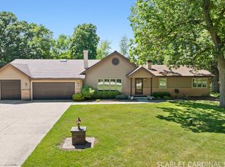 6N368 Oakwood Dr, Saint Charles, IL 60175